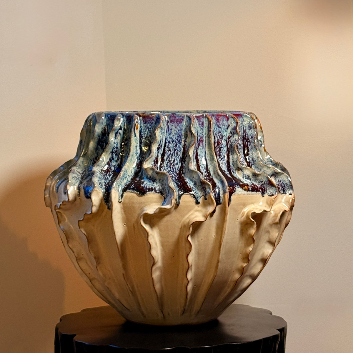 Grand Coral Crest Vase
